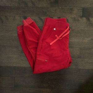 Figs regular waist zamora winning red